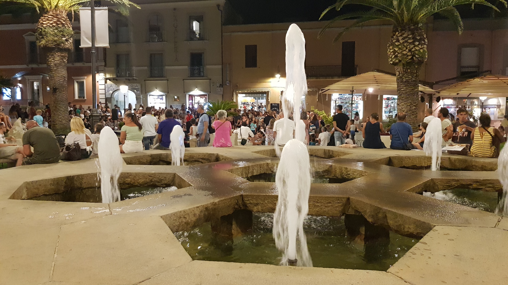 Shopping by night a Villasimius
